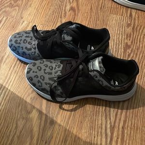 Leopard printed tennis shoes